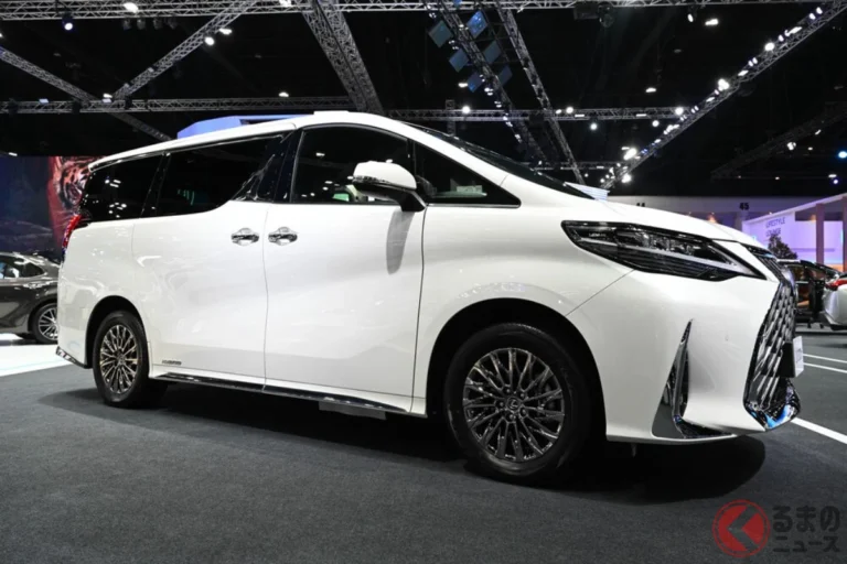 Lexus LM vs Toyota Alphard