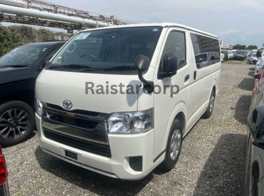 TOYOTA HIACE VAN 2025