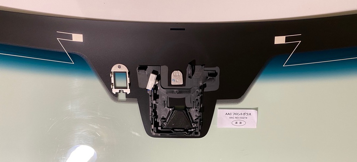 Lexus NX Front Windscreen 56101-78945 (2014–2021) – Green Tint, Blue Shade Band, Rain Sensor, Camera Type