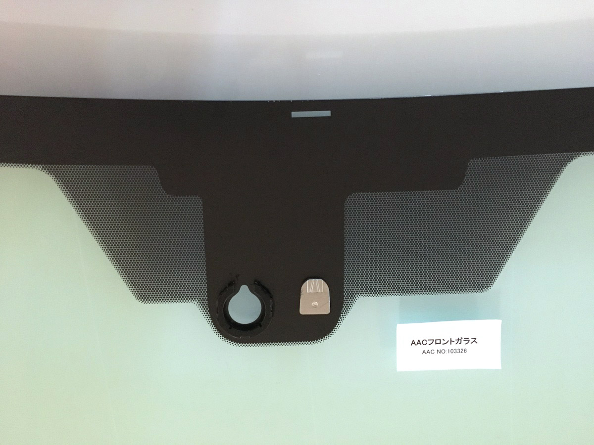 Toyota Avensis Front Windscreen 56101-05390 (2011 onward) – Green Tint, Rain Sensor
