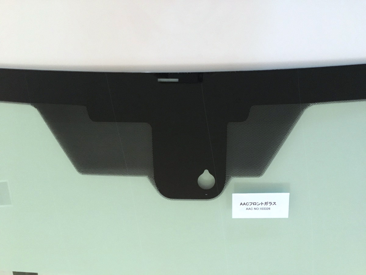 Toyota Avensis Front Windscreen 56101-05390 (2011 onward) – Green Tint, Rain Sensor