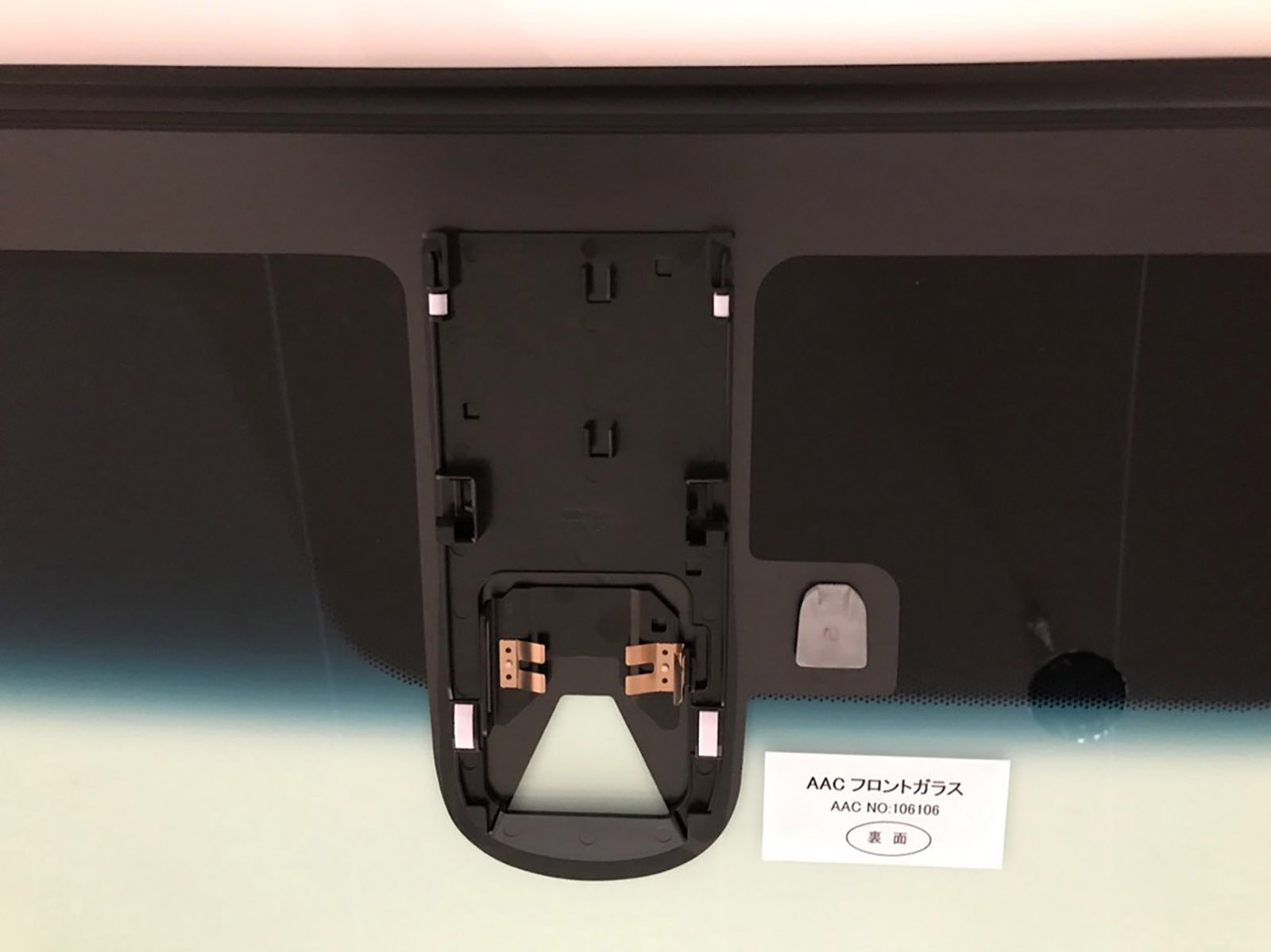 Honda Fit Front Windscreen 73111-TAR-922 (2013–2020) – Green Tint, Blue Shade Band, Camera Type