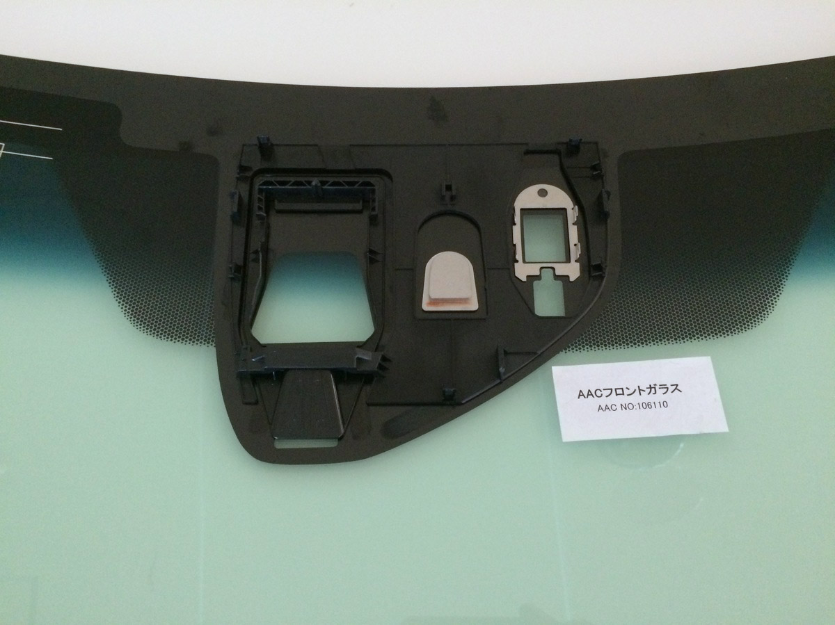 Honda Vezel Heated Front Windscreen 73111-T7A-N51 (2013–2021) – Green Tint, Blue Shade Band, Rain Sensor, Camera Type