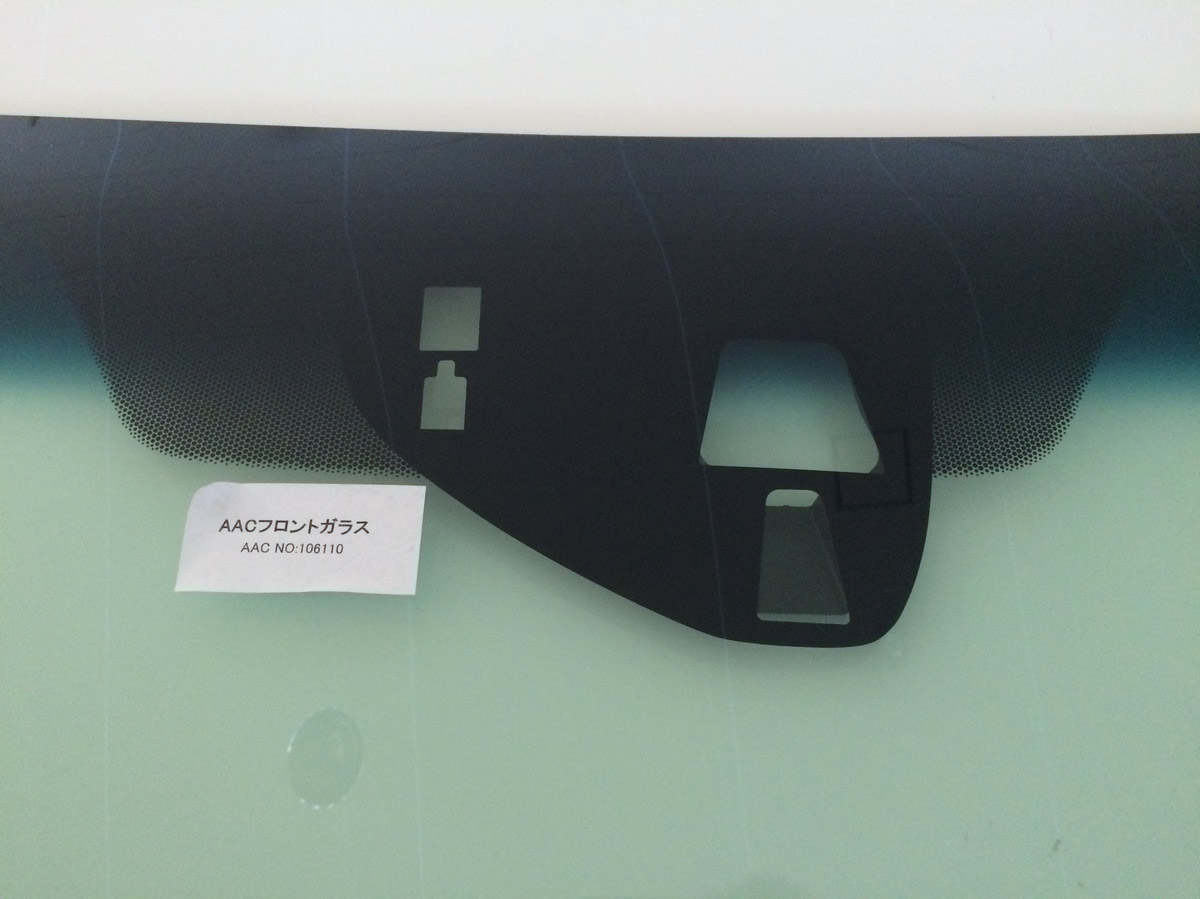 Honda Vezel Heated Front Windscreen 73111-T7A-N51 (2013–2021) – Green Tint, Blue Shade Band, Rain Sensor, Camera Type