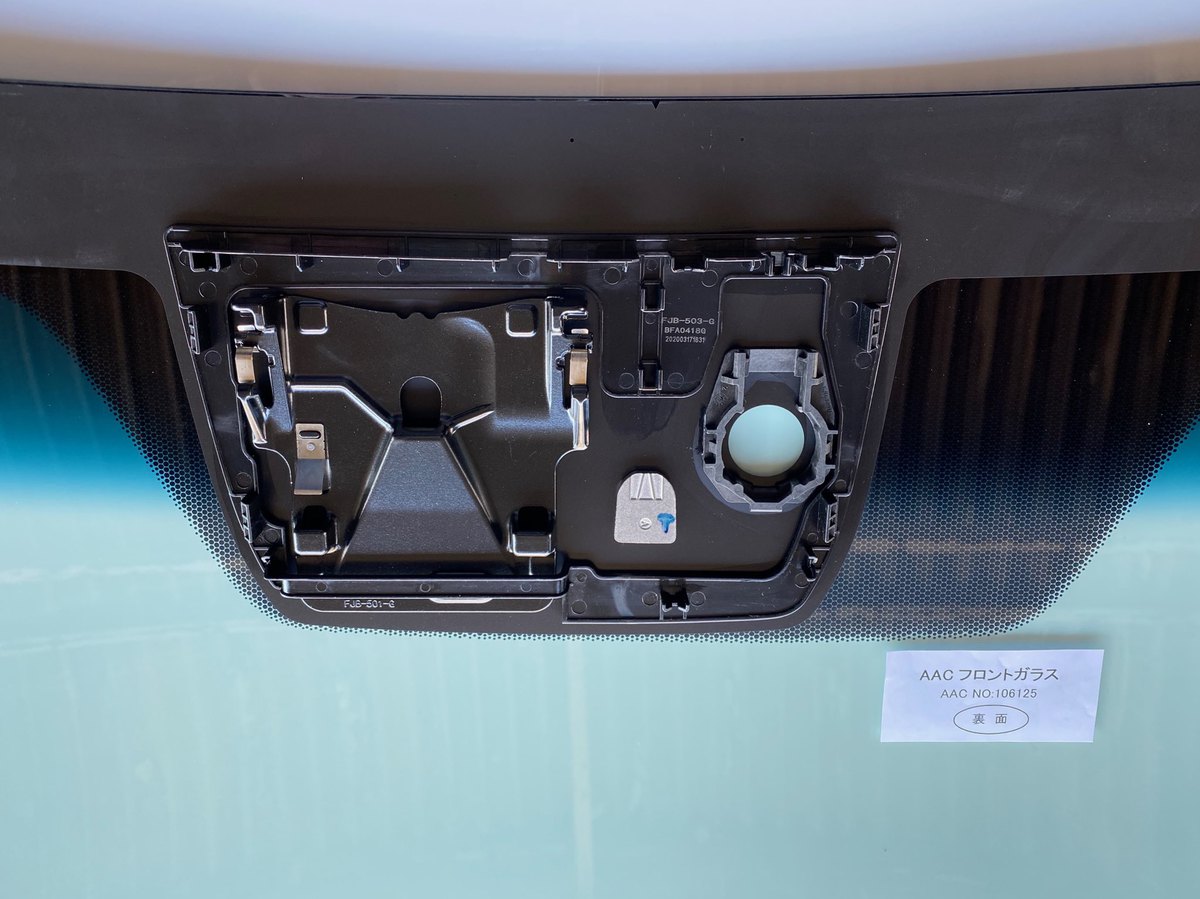 Honda CR-V Heated Front Windscreen 73111-TNY-J11 (2018 onward) – Green Tint, Blue Shade Band, Rain Sensor, Camera Type