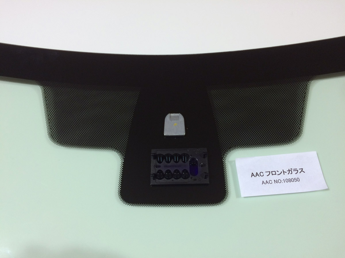 Mazda Verisa Front Windscreen D673-63-900B (2004–2015) – Green Tint, Rain Sensor