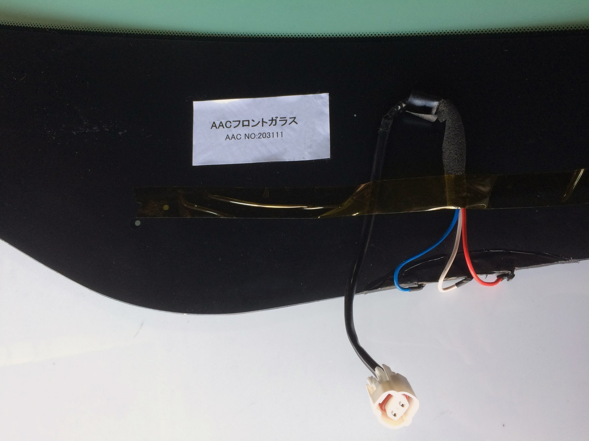 Toyota Alphard / Vellfire Heated Front Windscreen 56101-58590 (2015–2023) – Green Tint, Blue Shade Band, Rain Sensor