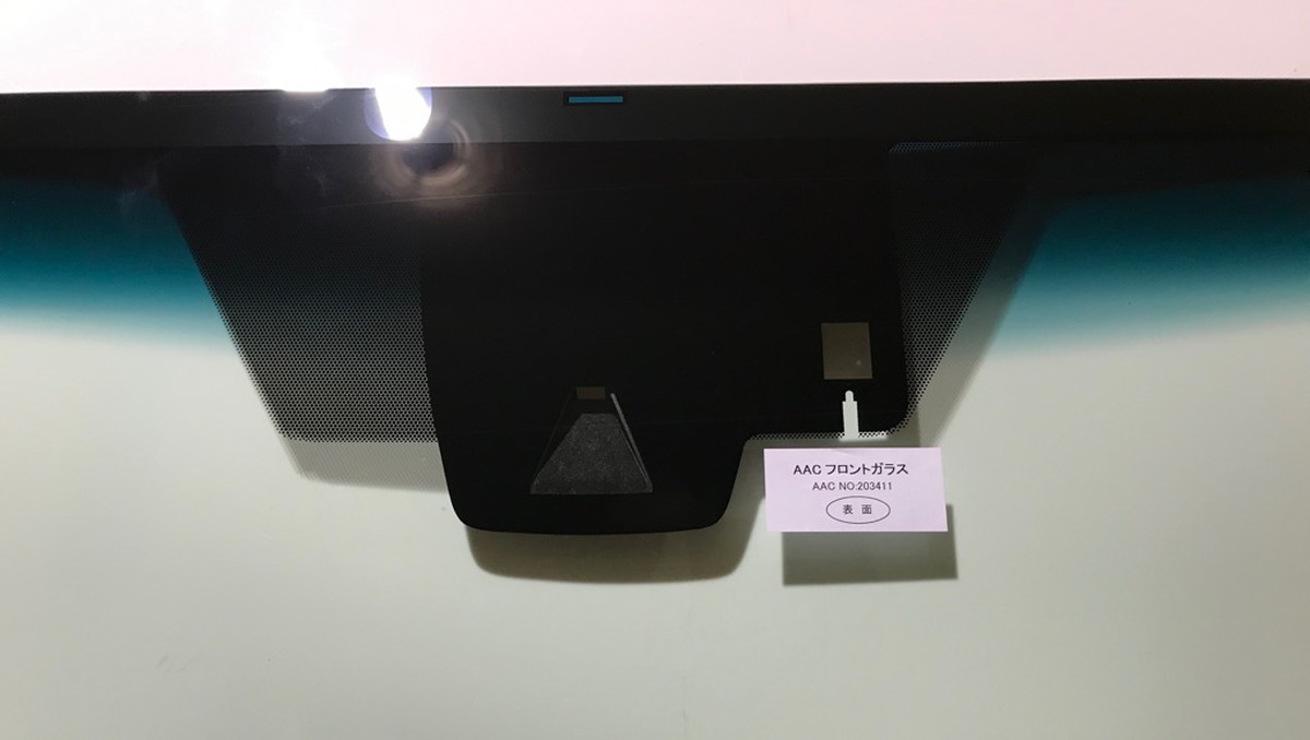 Toyota RAV4 Heated Front Windscreen 56101-42939 (2019 onward) – Green Tint, Blue Shade Band, Rain Sensor, Camera Type