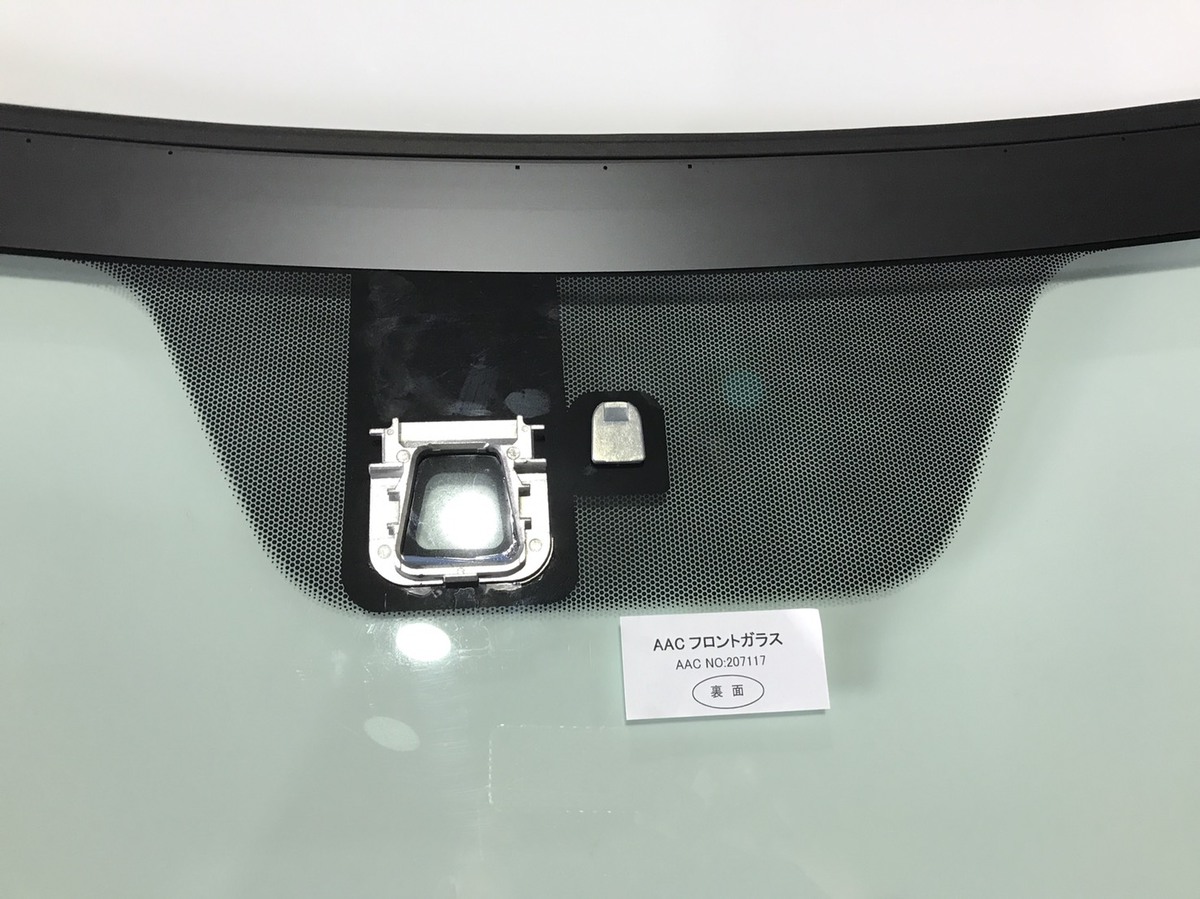 Mitsubishi Outlander Front Windscreen 6102B138 / 6102B144 (2012–2021) – Green Tint, Rain Sensor, Camera Type