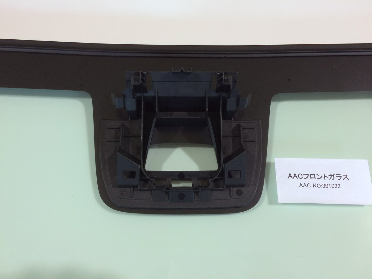 Suzuki Every Wagon Front Windscreen 84510-64P50 / 1A26-63-901 / 72613-4A01D / MQ509189 (2015 onward) – Green Tint, Camera Type