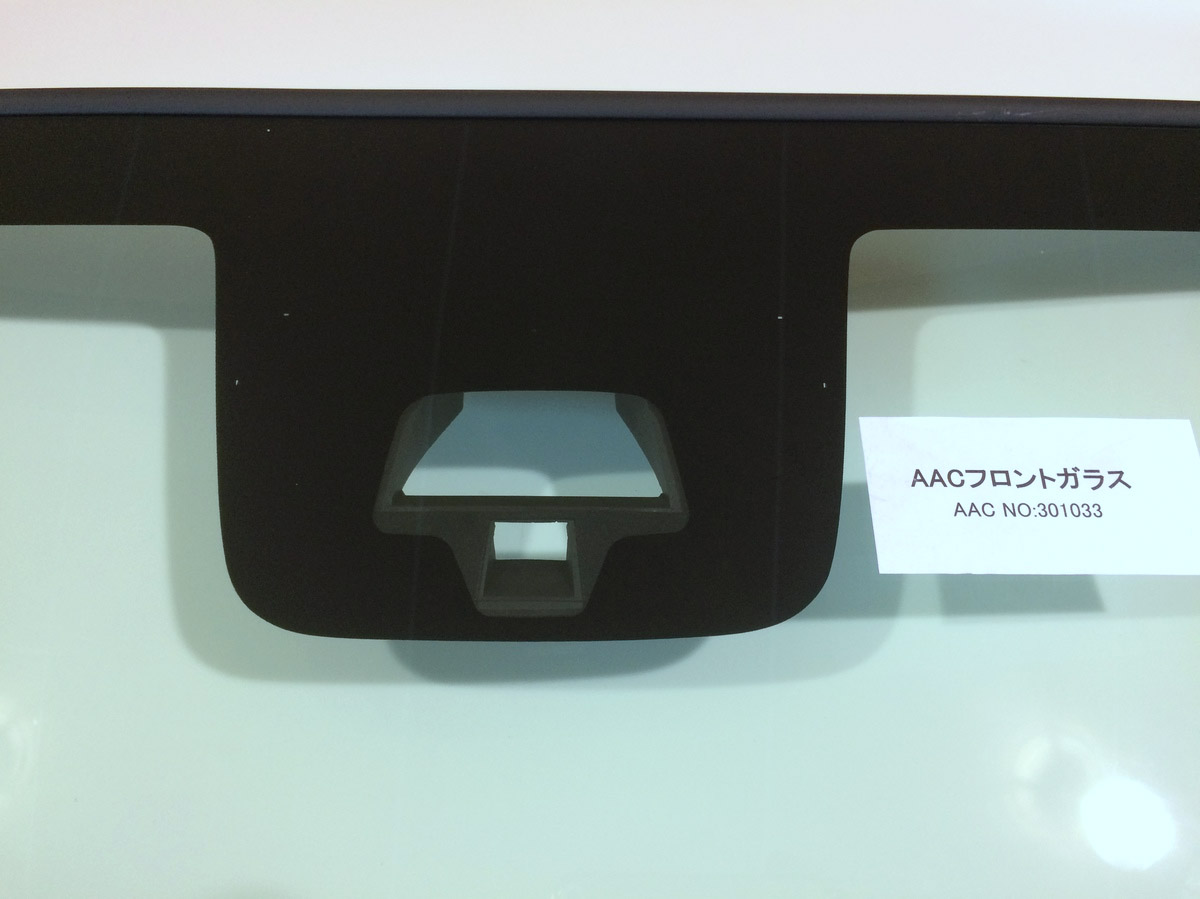 Suzuki Every Wagon Front Windscreen 84510-64P50 / 1A26-63-901 / 72613-4A01D / MQ509189 (2015 onward) – Green Tint, Camera Type